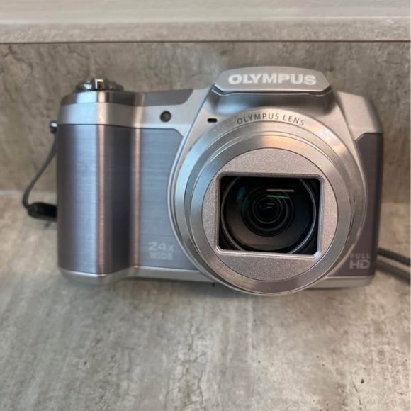 OLYMPUS Stylus SZ-16 Digital Camera - 16 Megapixel - 24x Zoom - Picture 3 of 8